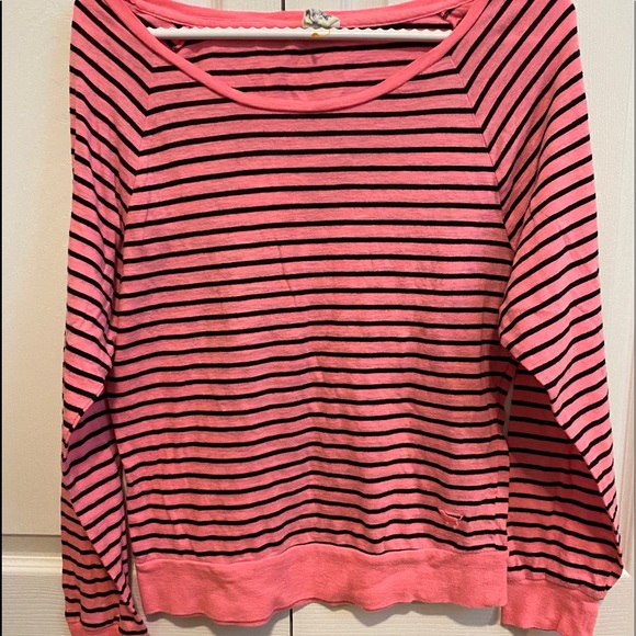 pink vs long sleeve shirt - Picture 1 of 2